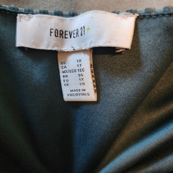 A velveteen forever 21 romper - Picture 3 of 4